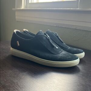 Ecco women's Black and Tan Sneakers size 9